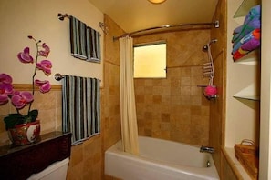 Bathroom - Cute Studio at the Waikiki Grand (Honolulu)