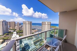 Property grounds - Ocean View High Floor Unit @ The Ala Moana Hotel (Honolulu)