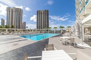Pool - Ocean View High Floor Unit @ The Ala Moana Hotel (Honolulu)