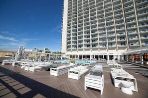Pool - Ocean View High Floor Unit @ The Ala Moana Hotel (Honolulu)