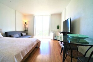Room - 7F Fabulous Studio with Beautiful Park Views (Honolulu)
