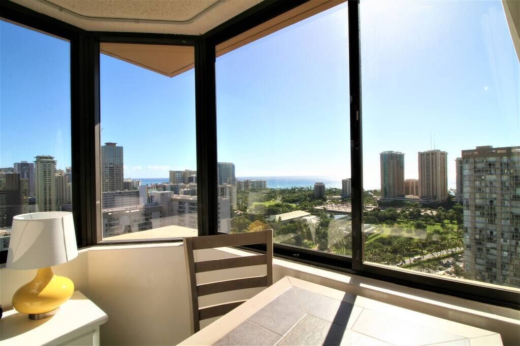 28F Panorama Ocean View Studio with Full Kitchen!