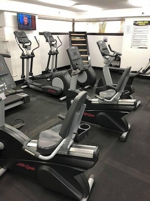 Gym is located at nect to the security desk. - 28F Panorama Ocean View Studio with Full Kitchen! (Honolulu)