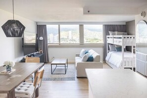 Interior - Modern Paradise Retreat in Waikiki (Honolulu)