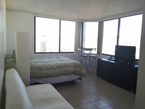 Room - 38F Studio A @ the Hawaiian Monarch (Honolulu)