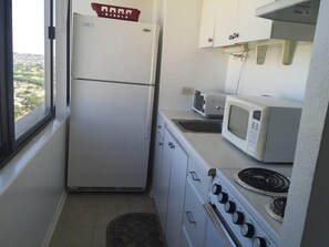 Private kitchen - 38F Studio A @ the Hawaiian Monarch (Honolulu)
