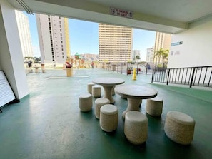 Terrace/patio - Waikiki Condo w/Free Parking & Pool Near Beach (Honolulu)