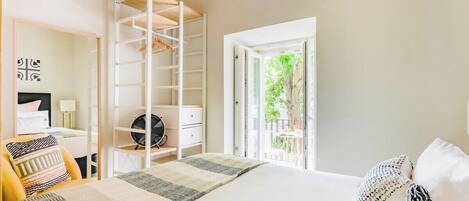 1 habitación, tabla de planchar con plancha y internet