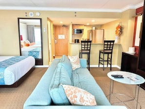 Room - Luxury Partial Ocean/Marina View Unit @ The Ilikai (Honolulu)