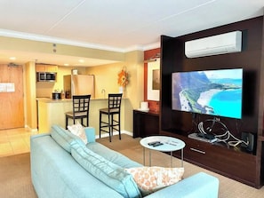 Living area - Luxury Partial Ocean/Marina View Unit @ The Ilikai (Honolulu)