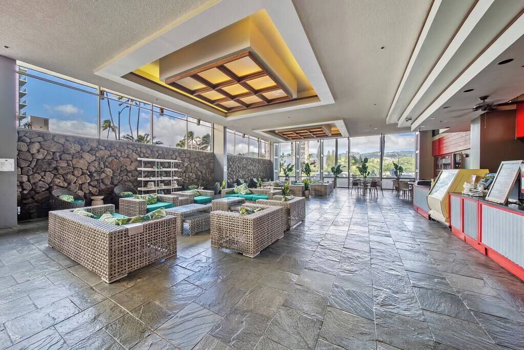 Nice Modern Studio w/nice view in Waikiki!