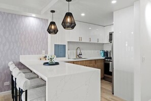 Fridge, microwave, oven, stovetop - Fully Renovated Exquisite 2bdrm w/parking (Honolulu)