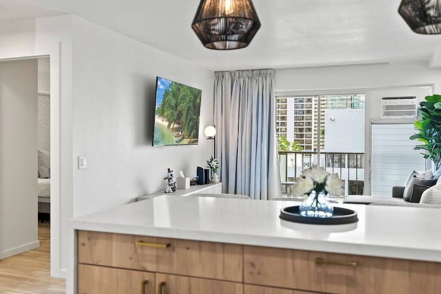 Fully Renovated Exquisite 2bdrm W/parking - 오아후