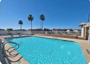 Pool - Quaint 1-bedroom island condo in Corpus Christi with all the comforts of home. (Corpus Christi)