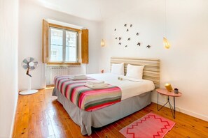 1 bedroom, iron/ironing board, Internet, bed sheets - Chiado Central Apartment, the Heart of Lisbon (Lisbon)