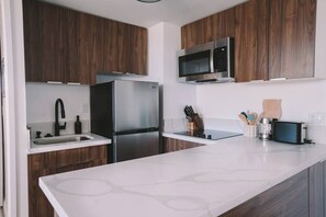 Private kitchen - Ocean View Boutique Gem in Waikiki (Honolulu)
