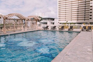 Pool - Ocean View Boutique Gem in Waikiki (Honolulu)