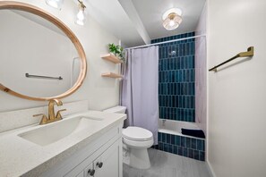 Shower, hair dryer - Fully Renovated Clean 2bdrm w/parking (Honolulu)
