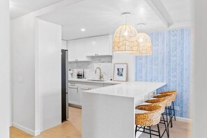 Fridge, microwave, oven, stovetop - Fully Renovated Clean 2bdrm w/parking (Honolulu)