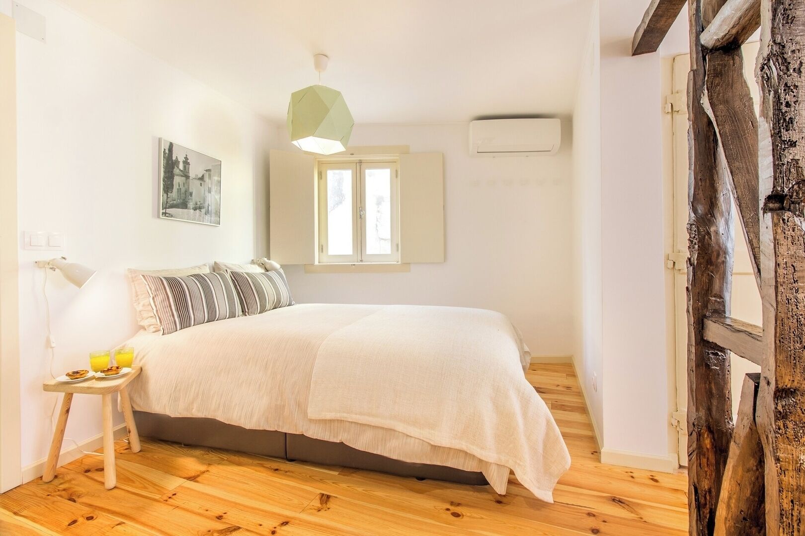 Iron/ironing board, travel crib, WiFi, bed sheets