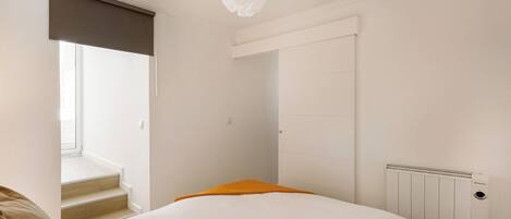 Bügeleisen/Bügelbrett, Reisekinderbett, WLAN, Bettwäsche