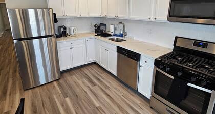 Cozy 2-bedroom house in wonderful Keansburg with AC