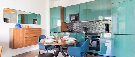 Coffee/tea maker, fridge, microwave, oven