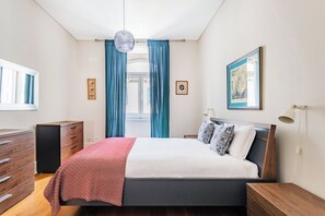 Iron/ironing board, travel crib, WiFi, bed sheets