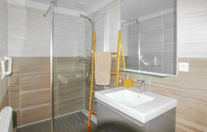 Douche, sèche-cheveux