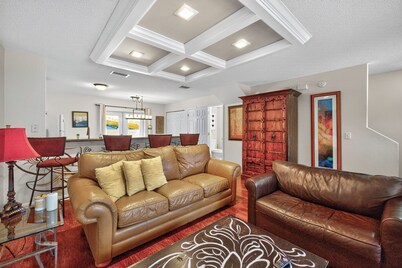 Lux Home MINS to Beach, Hospital & Downtown