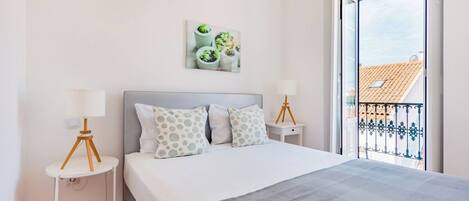 Bügeleisen/Bügelbrett, Reisekinderbett, WLAN, Bettwäsche