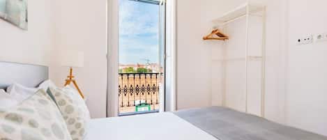 Iron/ironing board, travel cot, WiFi, bed sheets