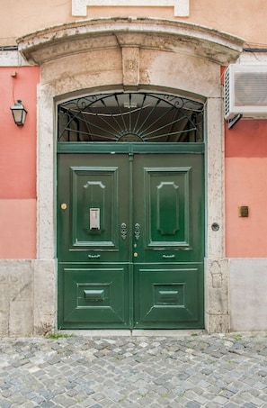 Exterior detail - Trésor de Fern @ Baixa Chiado (Lisbon)