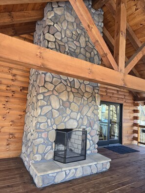 Property grounds - Wildlife Escapes In Hocking Hills (Logan)