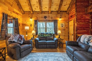 Living area - Wildlife Escapes In Hocking Hills (Logan)
