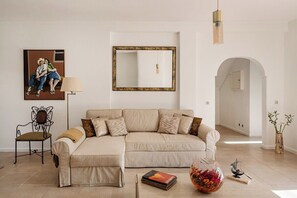 TV - Alapraia Garden & Family Stay | Estoril (Estoril)