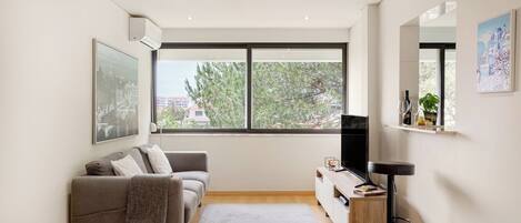 Téléviseur, bureau