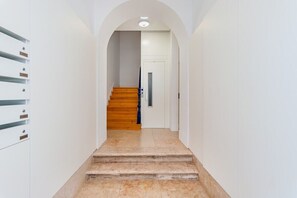 Interior - Conde 3BDR Luxury with Balcony (Lisbon)