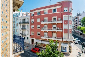 Exterior - Conde 3BDR Luxury with Balcony (Lisbon)