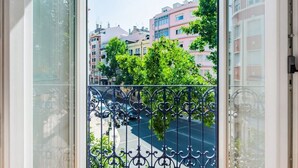 Interior - Conde 3BDR Luxury with Balcony (Lisbon)