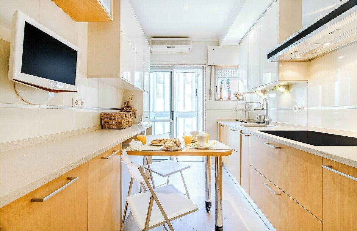 Coffee/tea maker, fridge, microwave, dishwasher