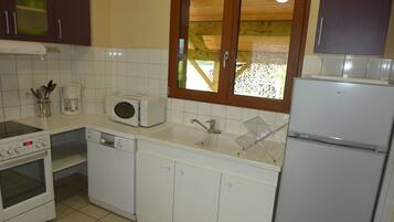 Mikroaaltouuni, uuni, astianpesukone, kahvin-/teenkeitin