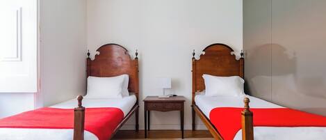 Iron/ironing board, travel cot, WiFi, bed sheets