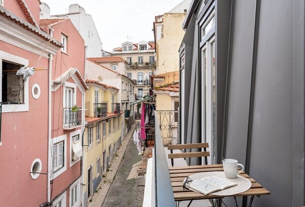 Outdoor dining - Studio Mar, in the Heart of Lisbon (Lisbon)