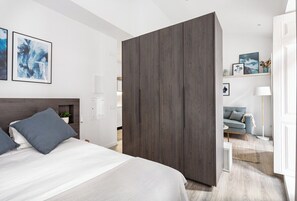 Iron/ironing board, Internet - Studio Mar, in the Heart of Lisbon (Lisbon)