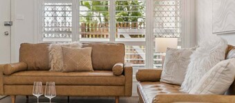 The Lazy Tide-Opposite Park Beach, Sleeps 6. Walk to clubs