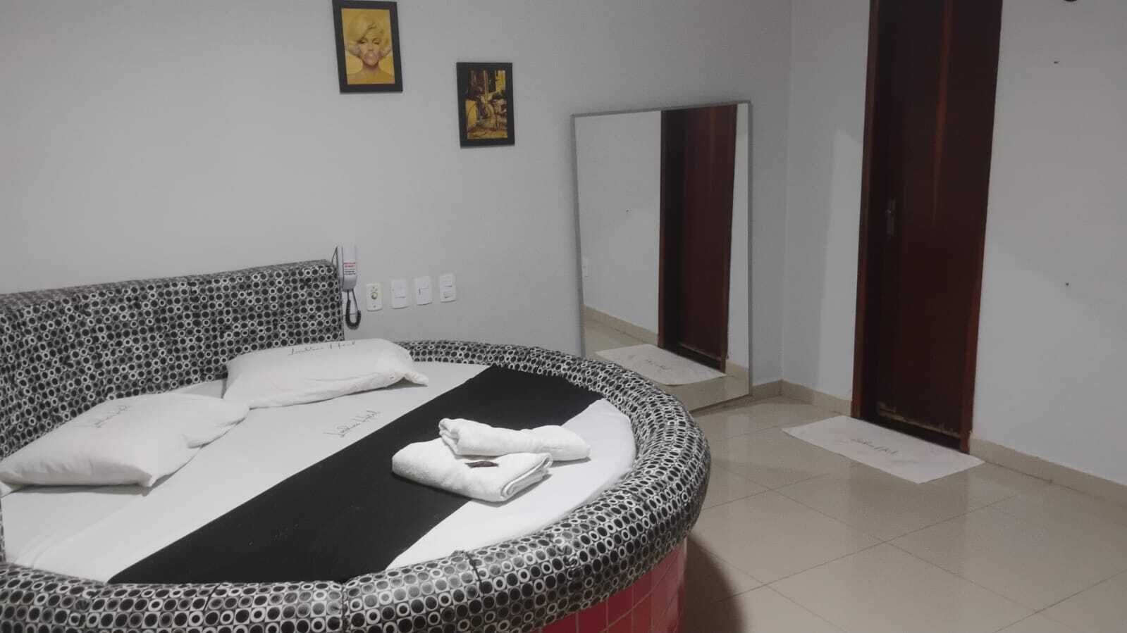 ห้องทวิน