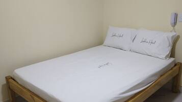 Zweibettzimmer | Minibar, kostenloses WLAN, Bettwäsche