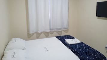 Habitació amb dos llits individuals | Minibar, wifi gratuïta i roba de llit