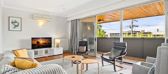 Spacious 5-Bed Home with Pool in Glen Iris